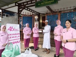 Polresta Manokwari Dan Bhayangkari Cabang Kota Manokwari Bagikan Ratusan Takjil di Perempatan Makalow