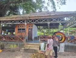 Personel Ditpamobvit Polda Papua Barat Tinjau Lokasi bangunan Pos Pam Pariwisata di Pantai Pasir Putih