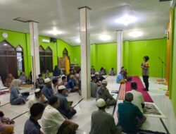 Pembagian Zakat Fitrah di Mesjid Al-Azhar Wosi