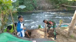 Babinsa Rap Rap Bersama Warga Kejar Target Bangun Jembatan Perintis Garuda