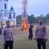 Personel Polres Sarmi Amankan Pawai Obor Paskah, Perayaan Berlangsung Aman dan Khidmat