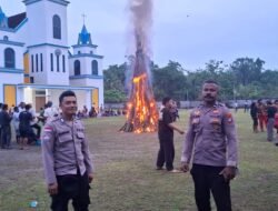 Personel Polres Sarmi Amankan Pawai Obor Paskah, Perayaan Berlangsung Aman dan Khidmat