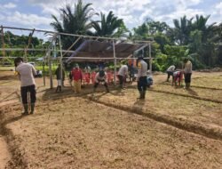 Polsek Bonggo Bersama Kelompok Tani Laksanakan Penanaman Benih Kacang Tanah di Kampung Rotea