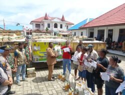 Sarmi Salurkan Bantuan Pangan untuk Ribuan Warga