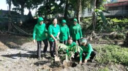 Sambut HUT ke-80, Persit Cabang LXII Kodim 1310/Bitung Gelar Aksi Gerakan Indonesia Asri dan Penanaman Pohon