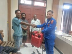 Satpolairud Polres Sarmi Fasilitasi Penyerahan Speedboat Temuan kepada Pemilik Asal Mamberamo Raya
