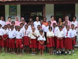 HUT YKB ke-46, PYKB Sarmi Hadirkan Senyum Siswa di Wapoania