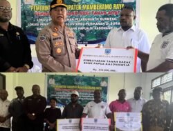 Kapolres Mamberamo Raya Hadiri Pembayaran Ganti Rugi Hak Ulayat Tanah Oleh Pemda Kabupaten Mamberamo Raya Pada Beberapa Fasilitas