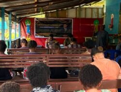 Kapolsek Tor Atas Berikan Pendampingan dan Pengamanan Kunjungan Ketua DPR Kabupaten Sarmi