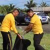 Jelang HUT Bhayangkara ke-80, Polres Sarmi Gelar Bakti Sosial Bersih Pesisir Pantai Kalibagre