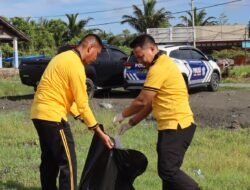 Jelang HUT Bhayangkara ke-80, Polres Sarmi Gelar Bakti Sosial Bersih Pesisir Pantai Kalibagre