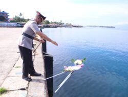Polda Papua Barat Gelar Ziarah Rombongan dan Upacara Tabur Bunga di Laut dalam Rangka Menyambut Hari Bhayangkara ke-80