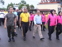 Polri untuk Masyarakat, Polda Papua Barat Gelar Olahraga Bersama Sambut Hari Bhayangkara ke-80