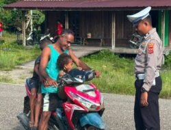 Satuan Lalu Lintas Polres Mamberamo Raya Pastikan Arus Lalu Lintas Tetap Lancar Lewat Operasi Strong Poin