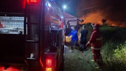 Personel Kodim 1310/Bitung Bersama Tim Damkar Pemkab Minut, Sigap Bantu Padamkan Kebakaran Lahan PT. FOI di Desa Wineru
