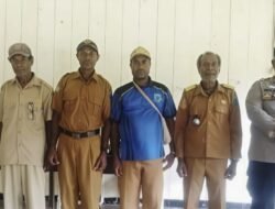 Bhabinkamtibmas Polres Mamberamo Raya di Polsek Waropen Atas Laksanakan Giat Sambang kepada Masyarakat