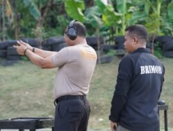 Kapolda Papua Barat Bersama Para PJU Laksanakan Latihan Menembak
