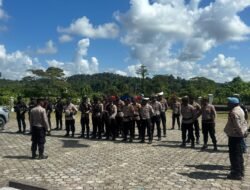 Personel Polres Mamberamo Raya Melaksanakan Pengamanan Sidang Paripurna